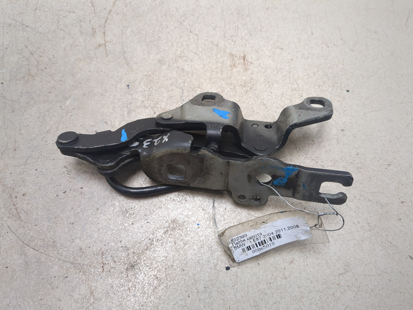 Петля капота правая