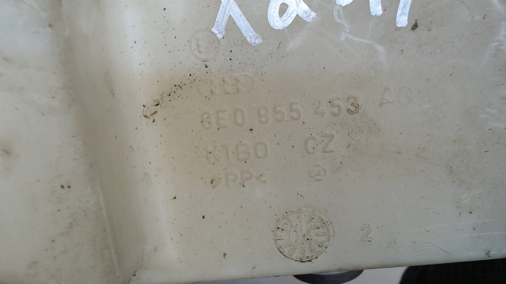 Горловина бачка омывателя