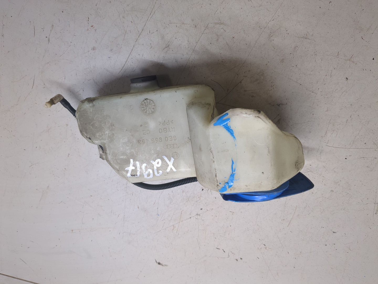 Горловина бачка омывателя