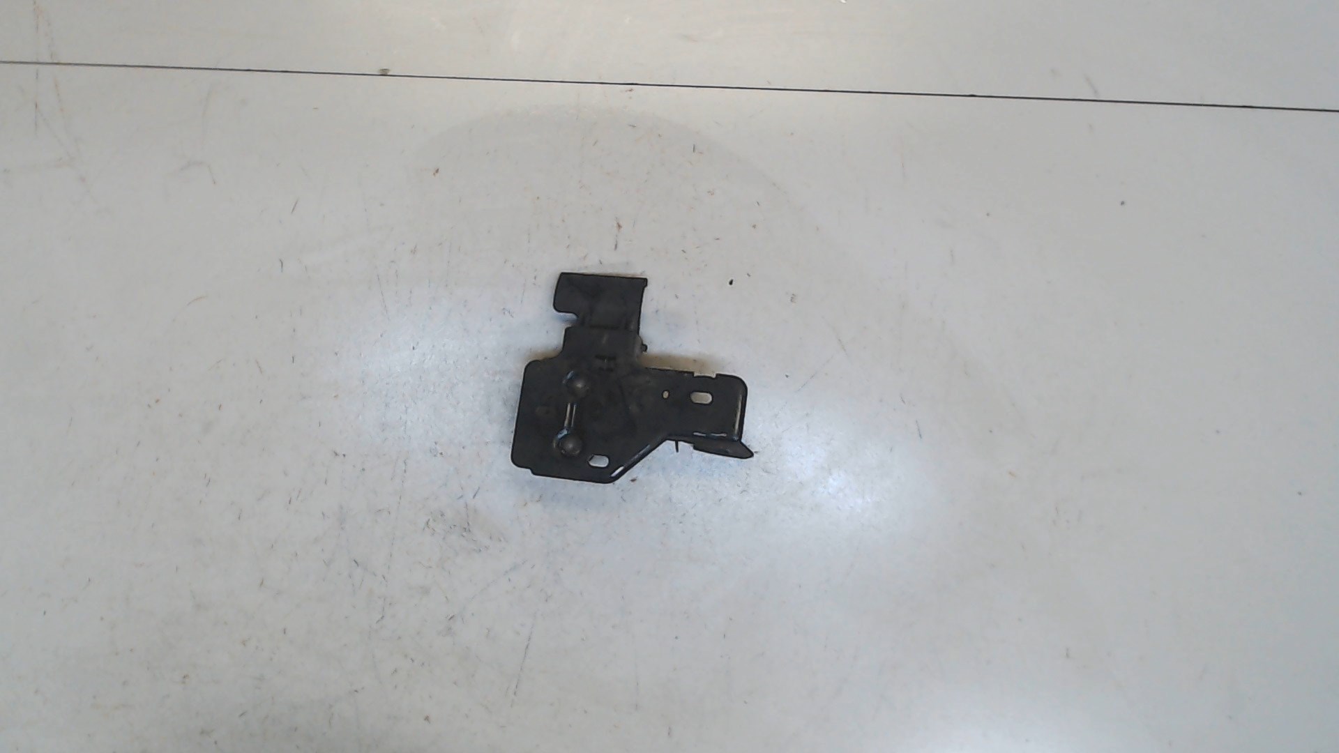 Замок капота