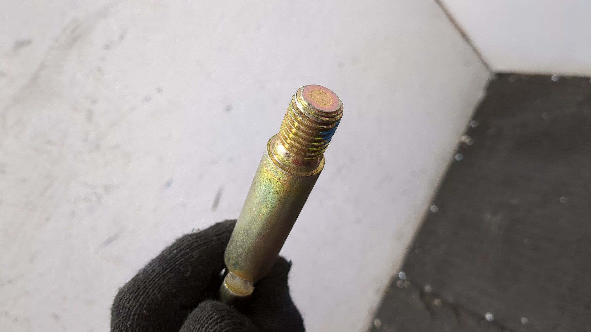 Крюк буксировочный