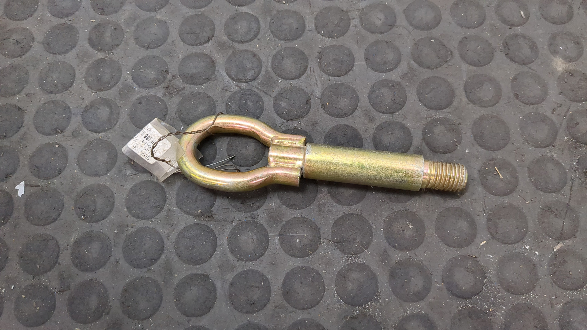 Крюк буксировочный