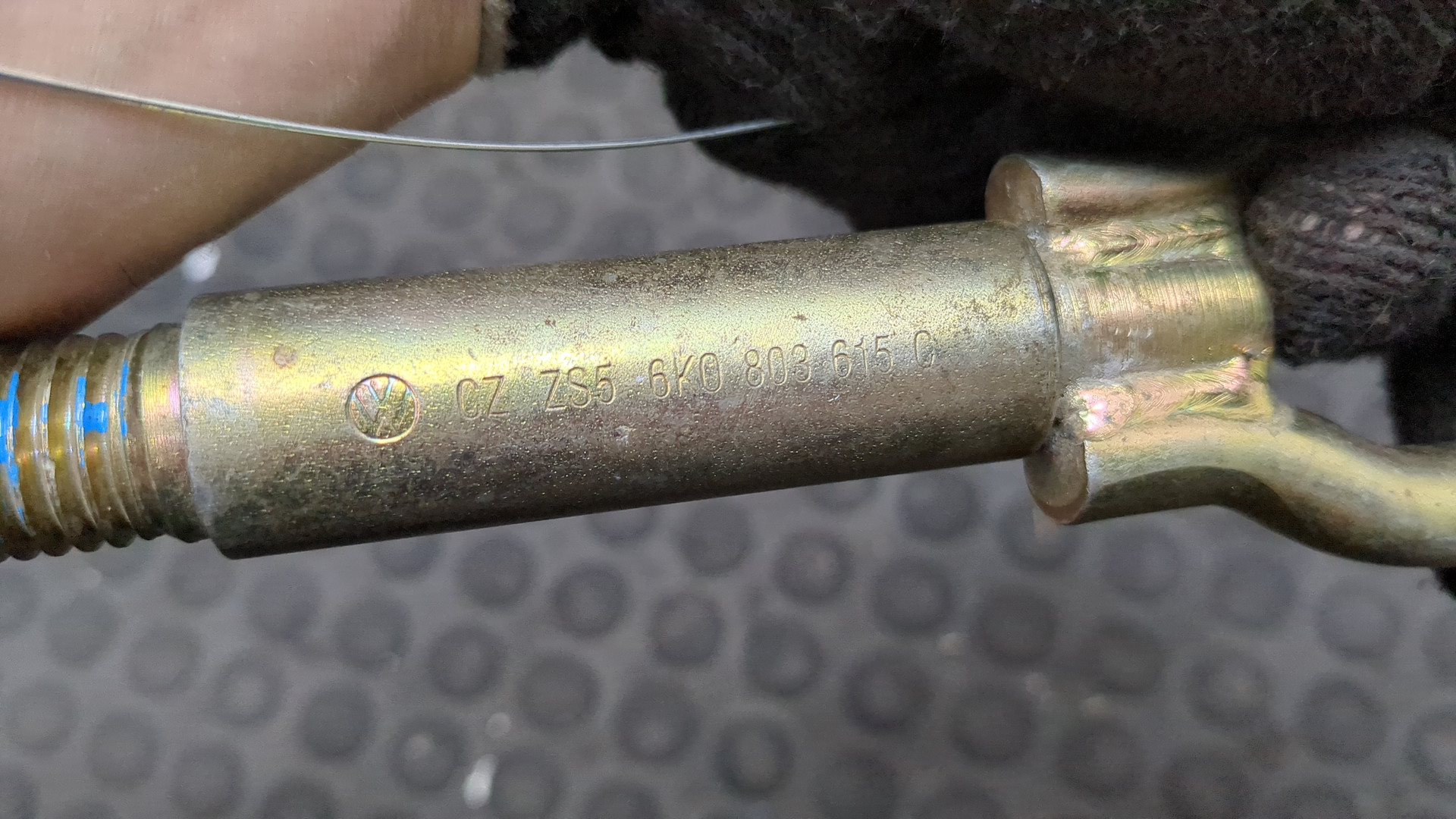 Крюк буксировочный