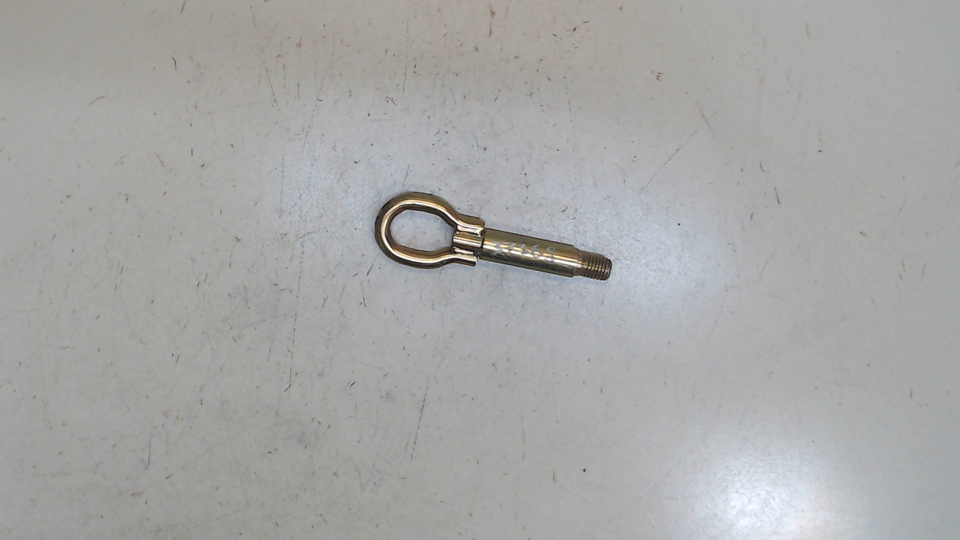 Крюк буксировочный