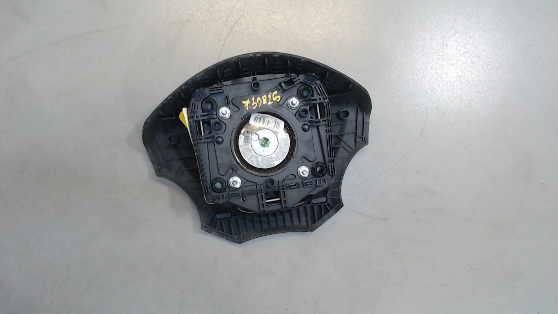 Подушка безопасности в рулевое колесо