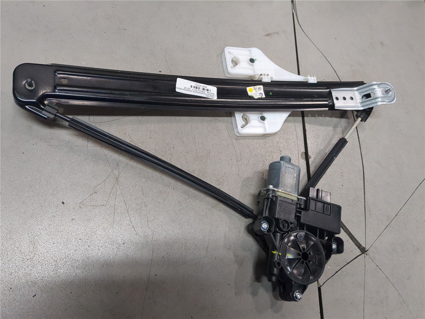 Стеклоподъемник электр. задний правый