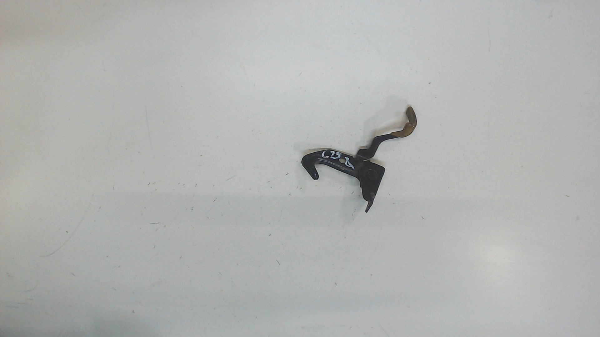 Замок капота