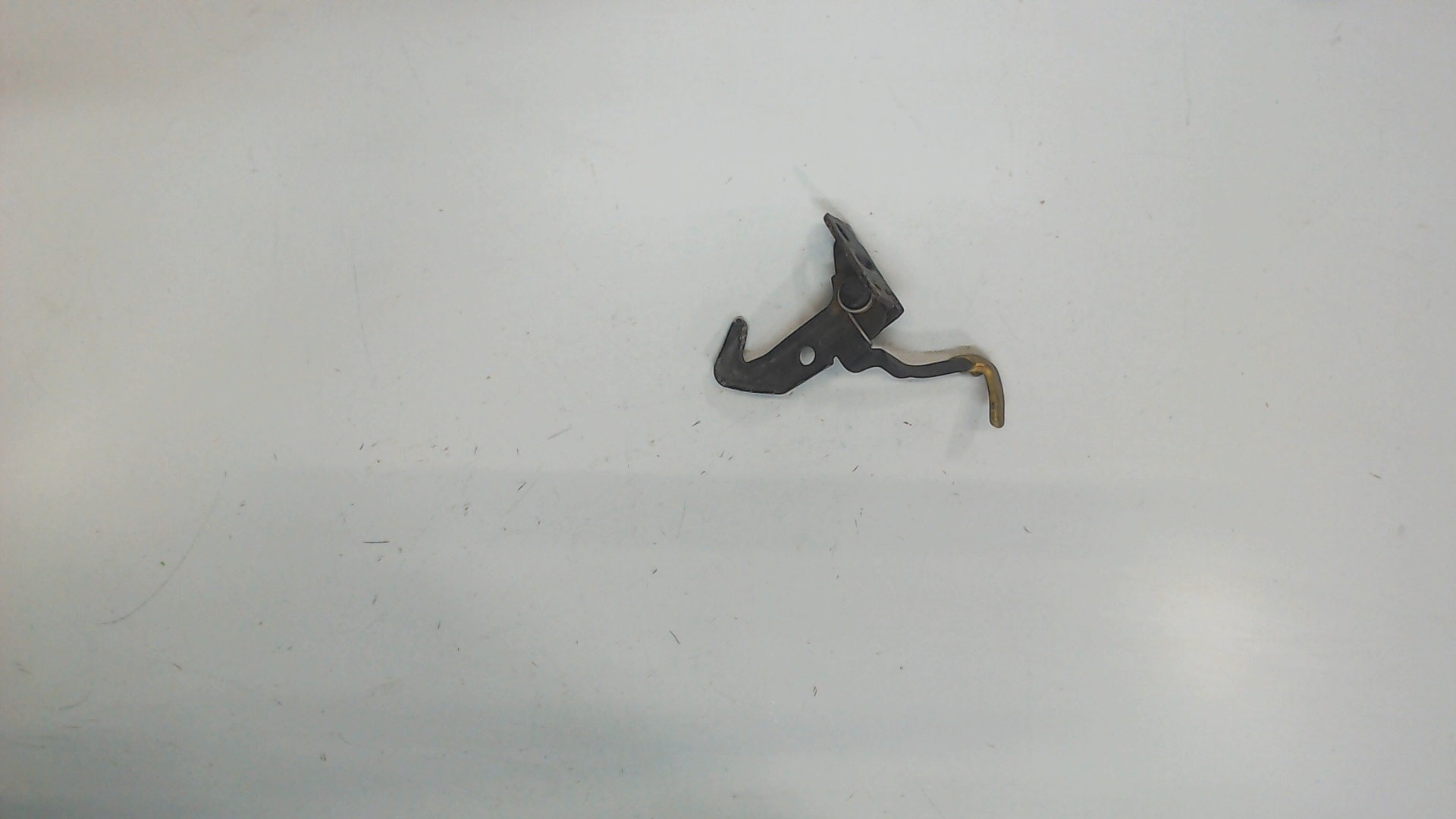 Замок капота