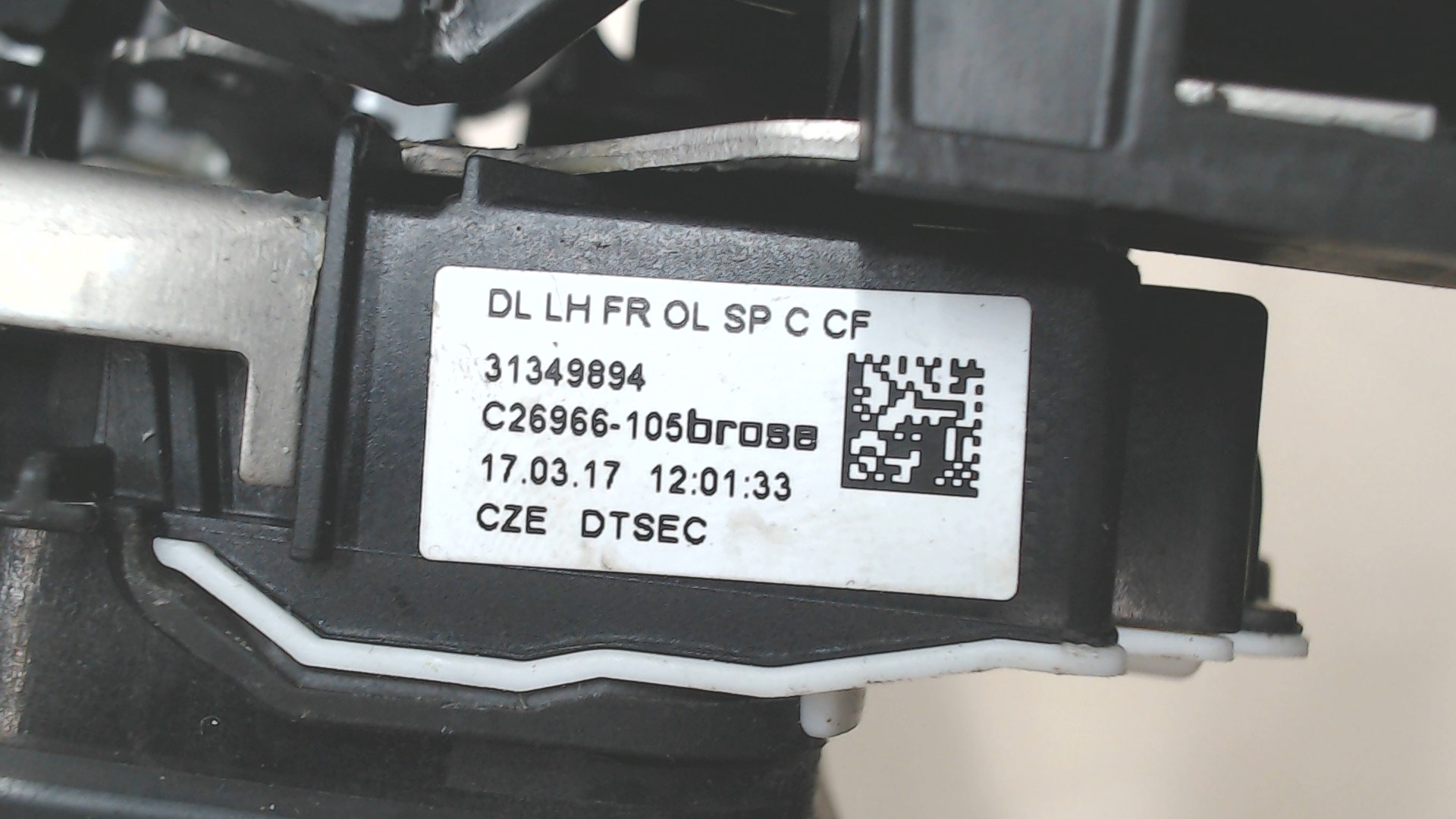 Замок двери передней левой