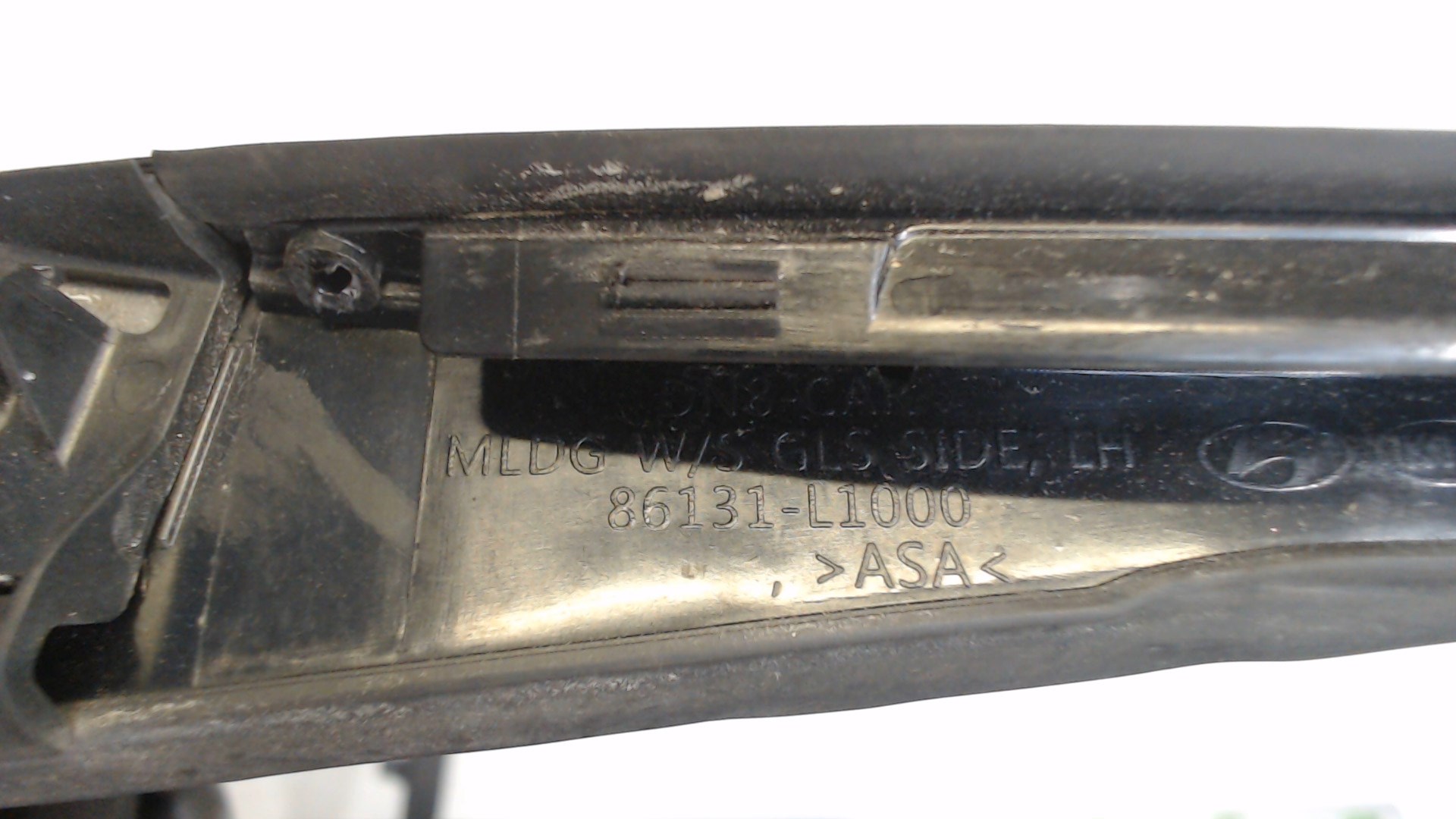 Молдинг лобового стекла