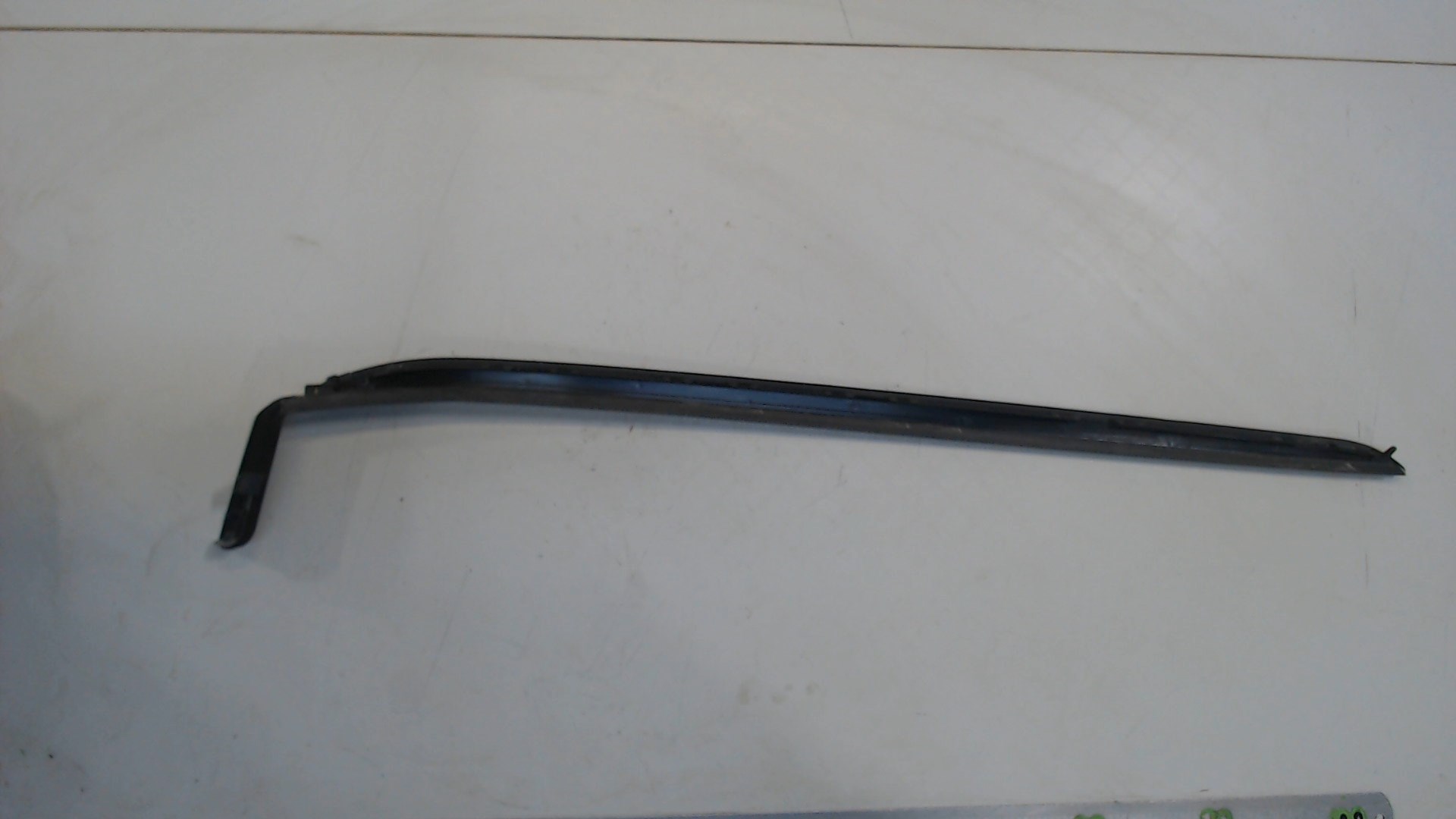 Молдинг лобового стекла