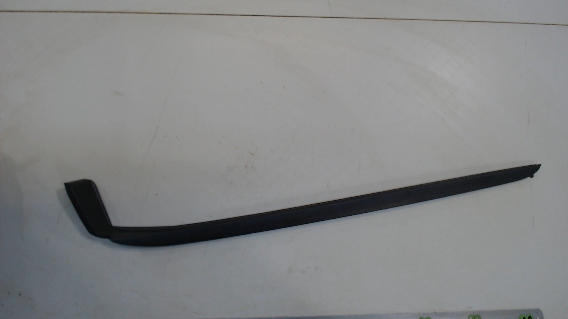 Молдинг лобового стекла