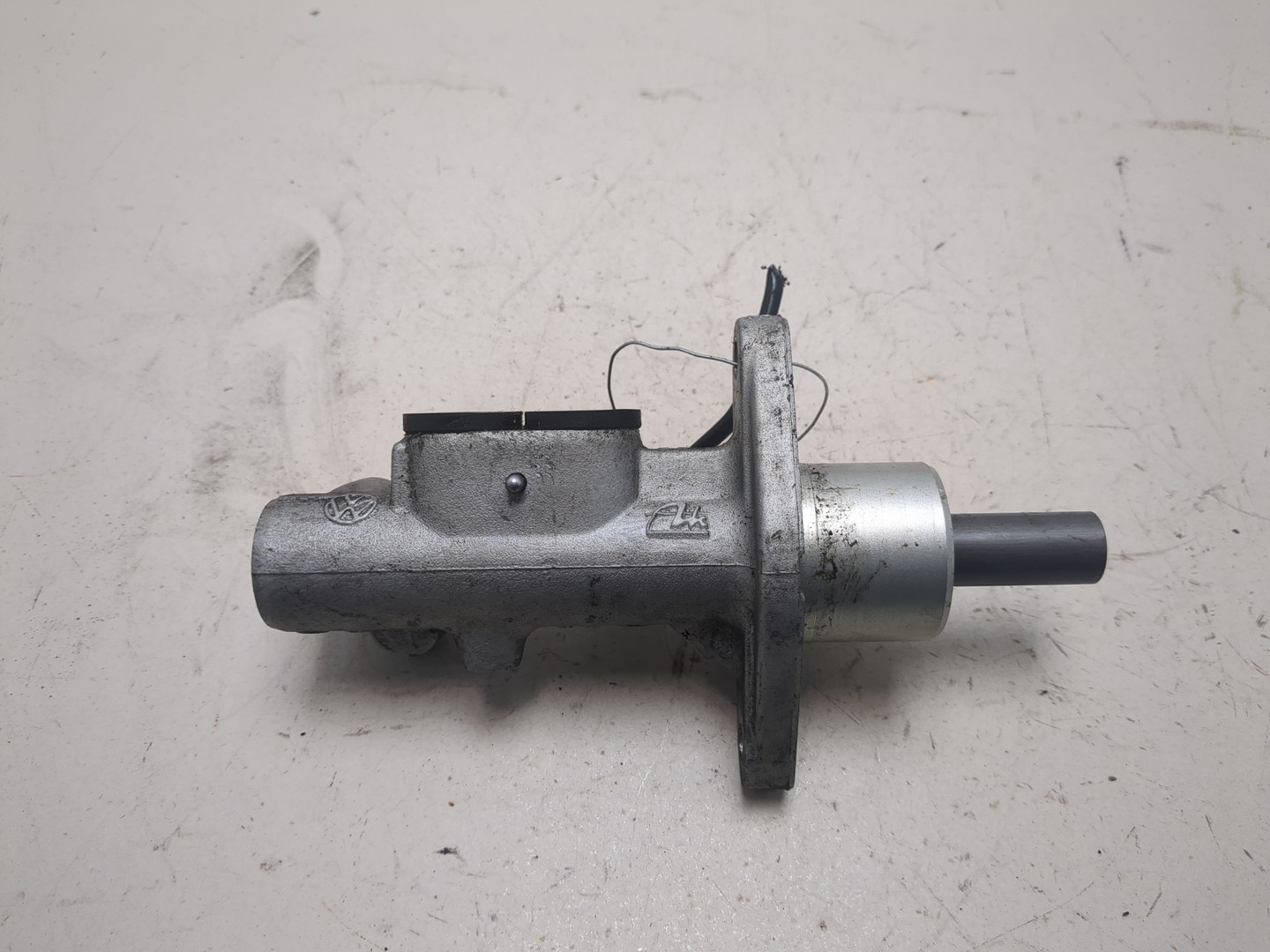 Цилиндр тормозной главный