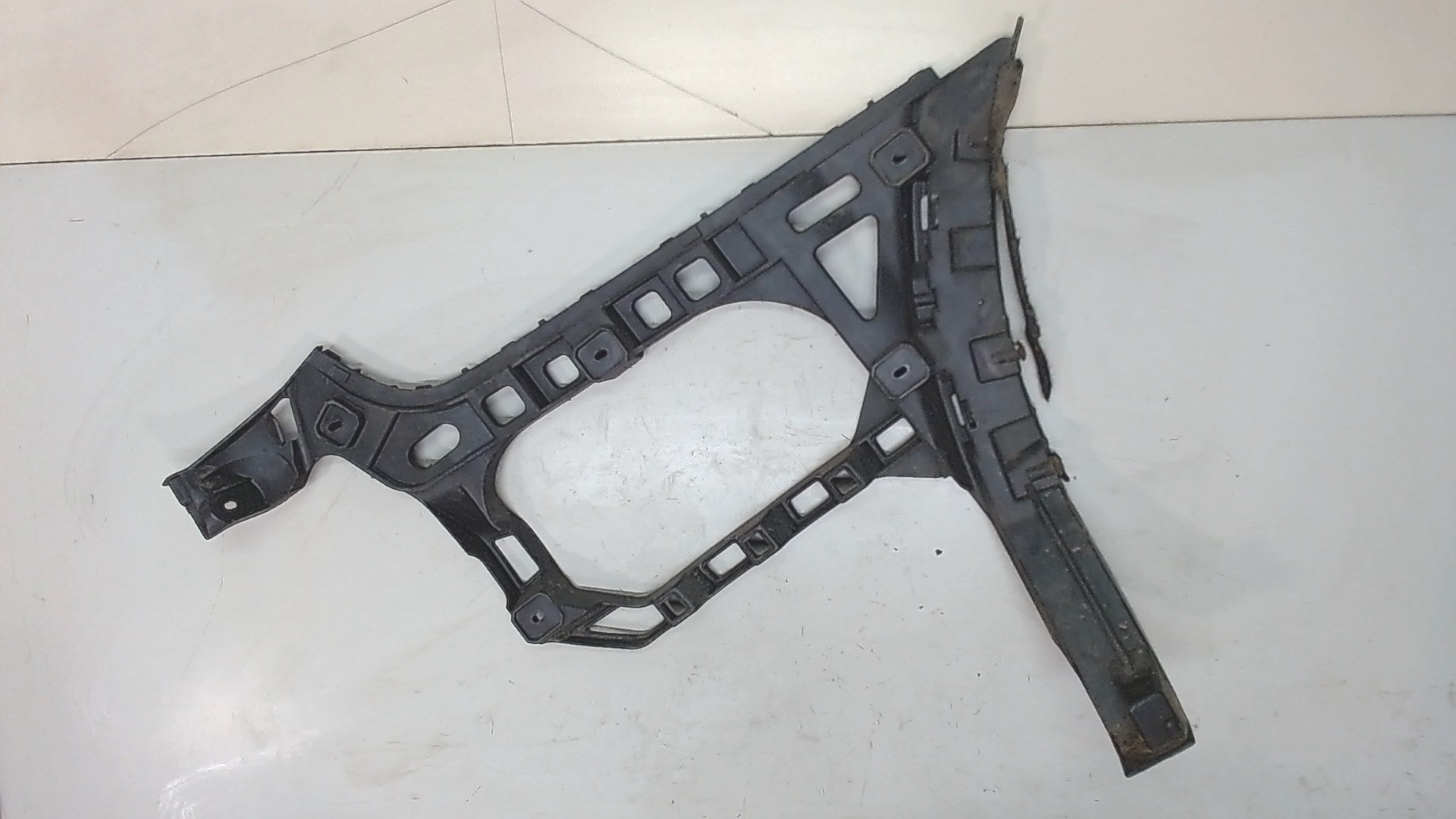 Кронштейн заднего бампера левый