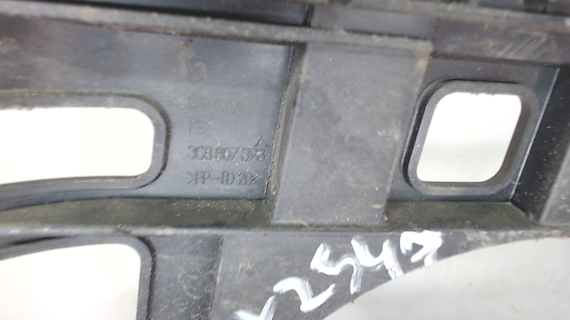 Кронштейн заднего бампера левый