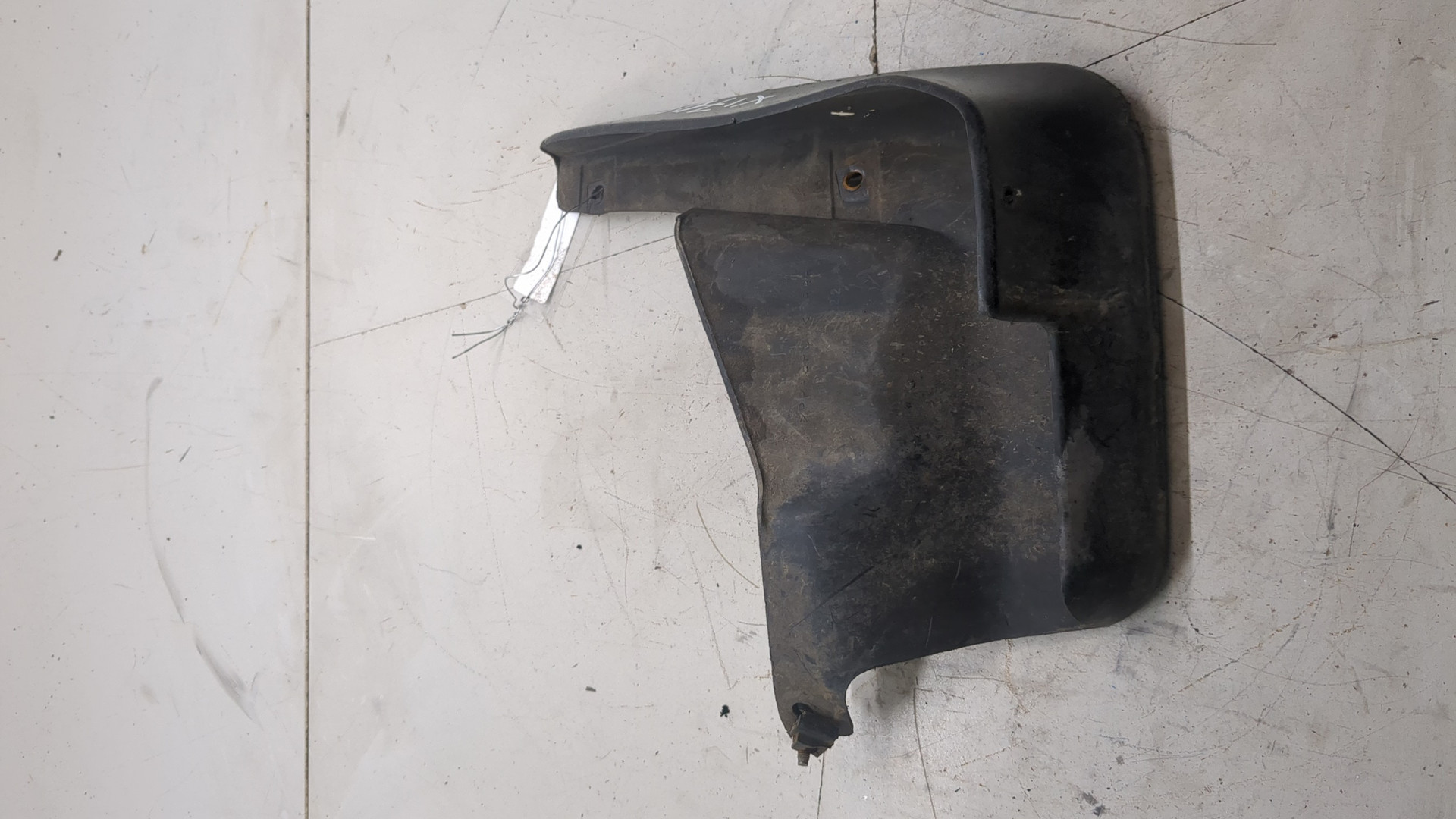 Брызговик задний правый