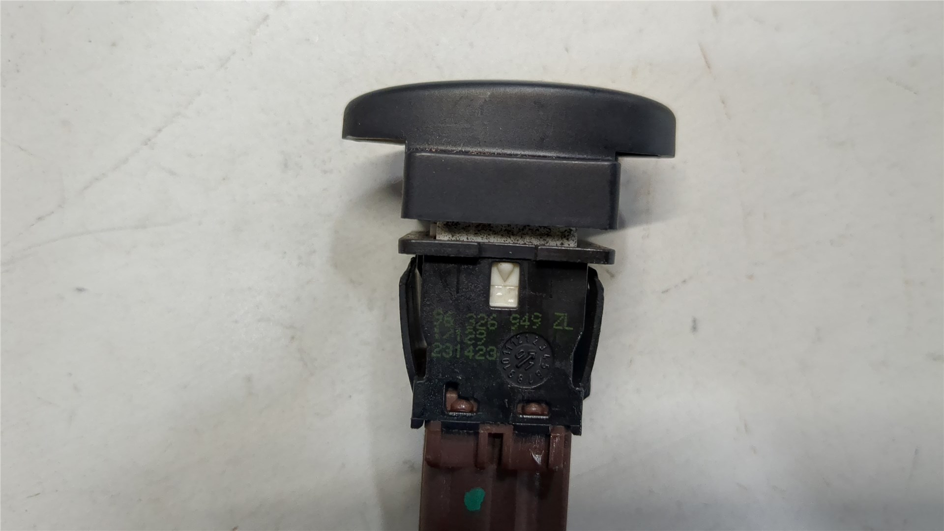 Кнопка открывания двери