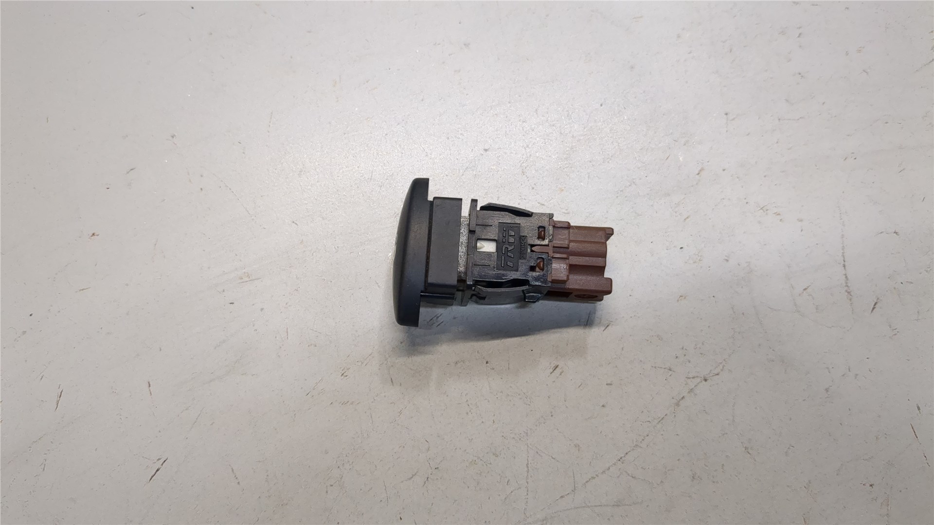 Кнопка открывания двери