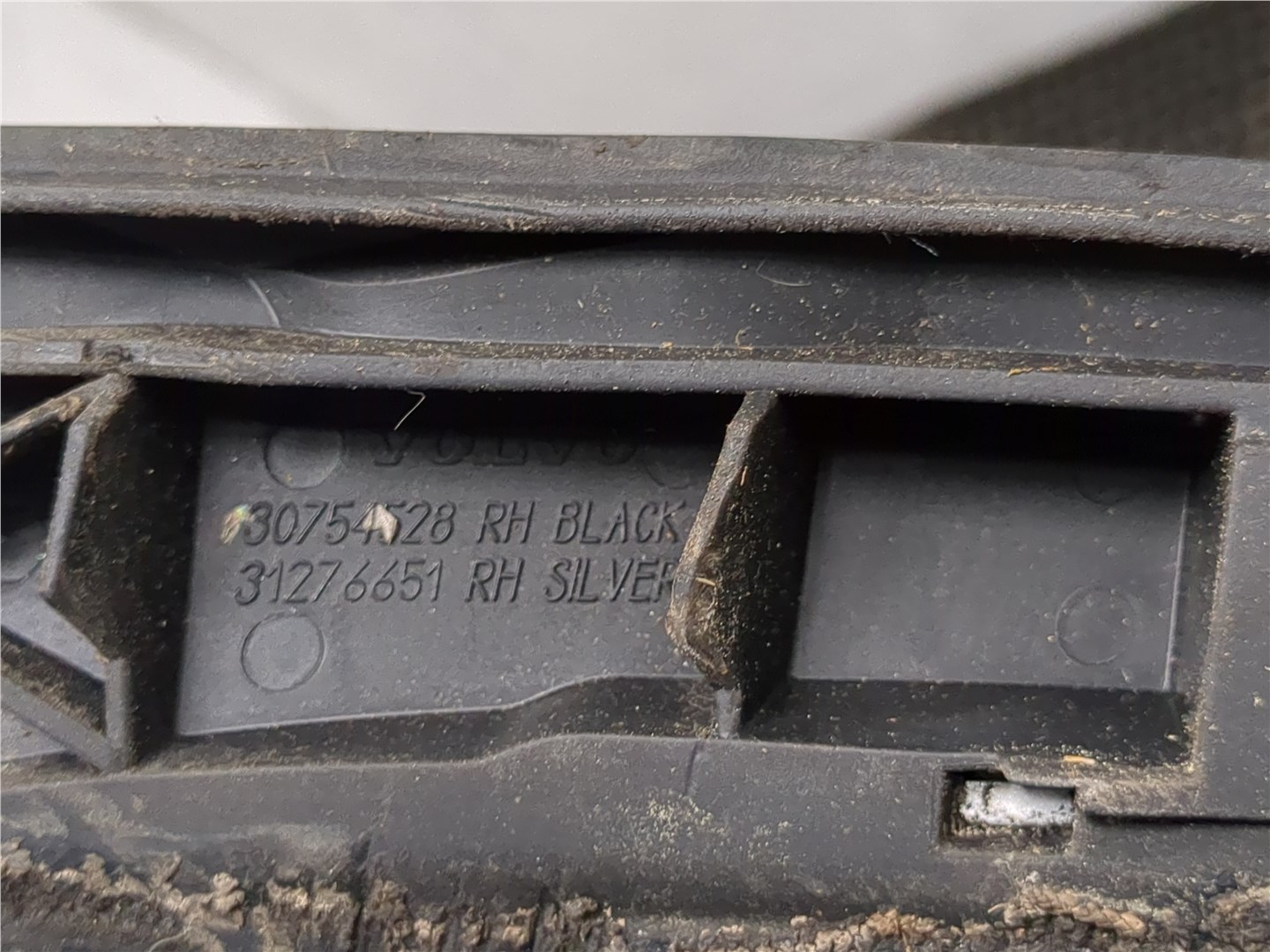 Рейлинг (релинг) правый (планка на крышу)