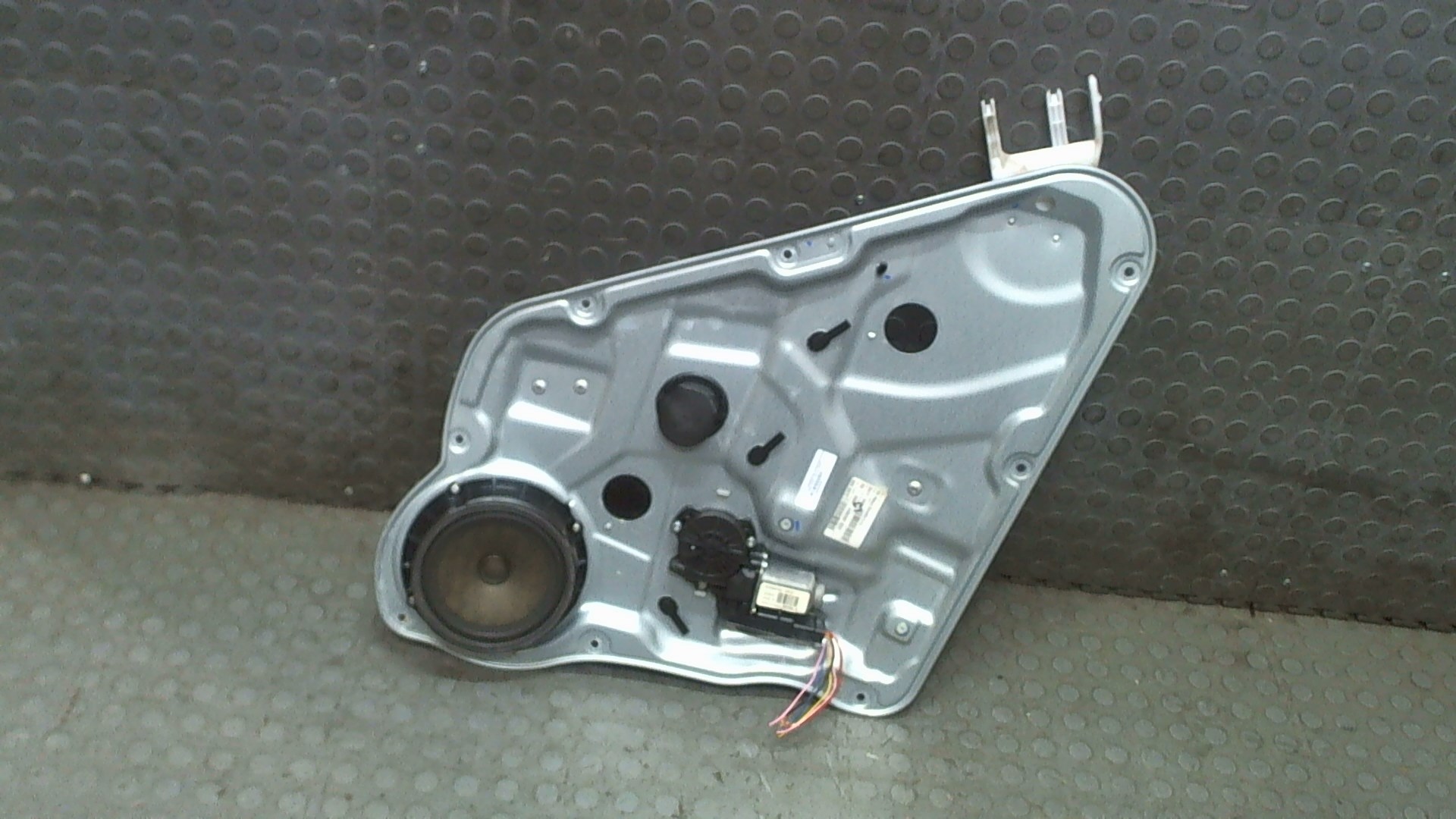 Стеклоподъемник электр. задний левый