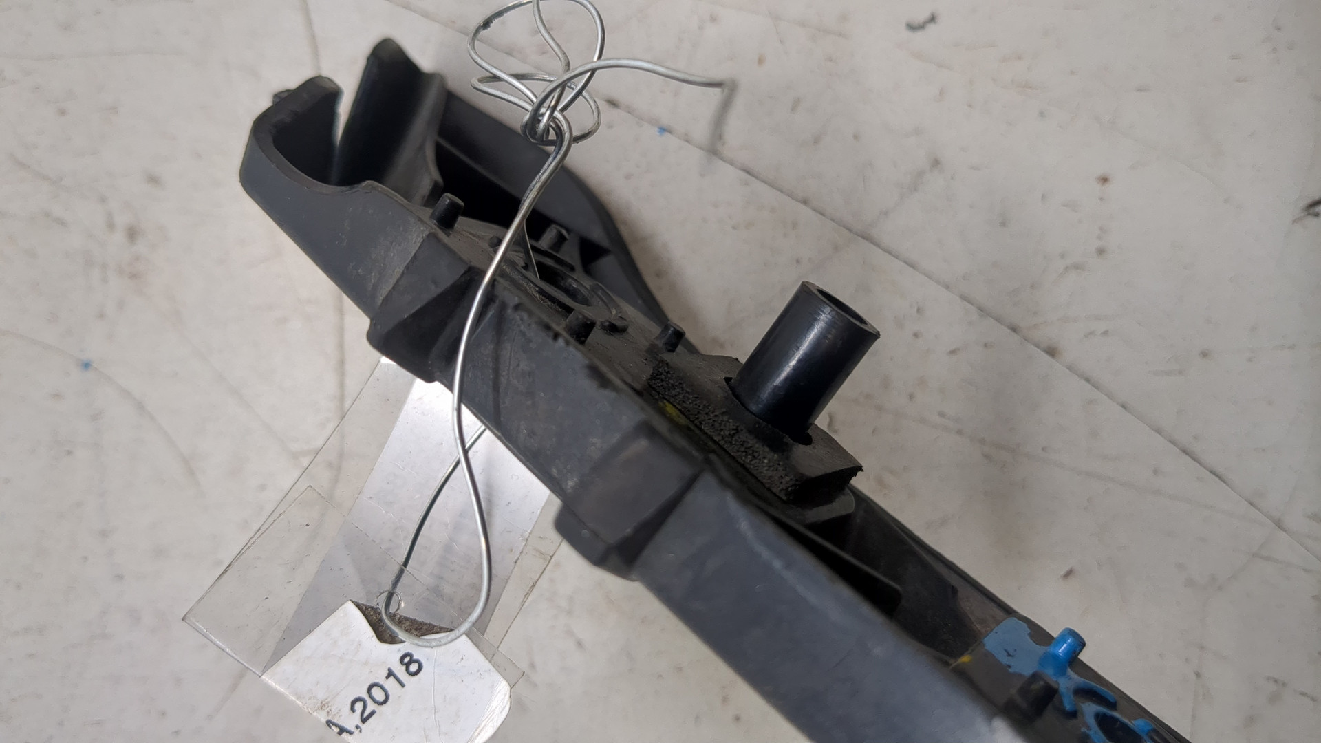 Кронштейн заднего бампера правый