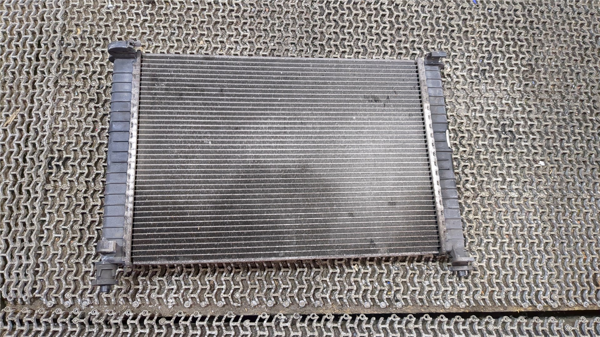 Радиатор охлаждения двигателя основной