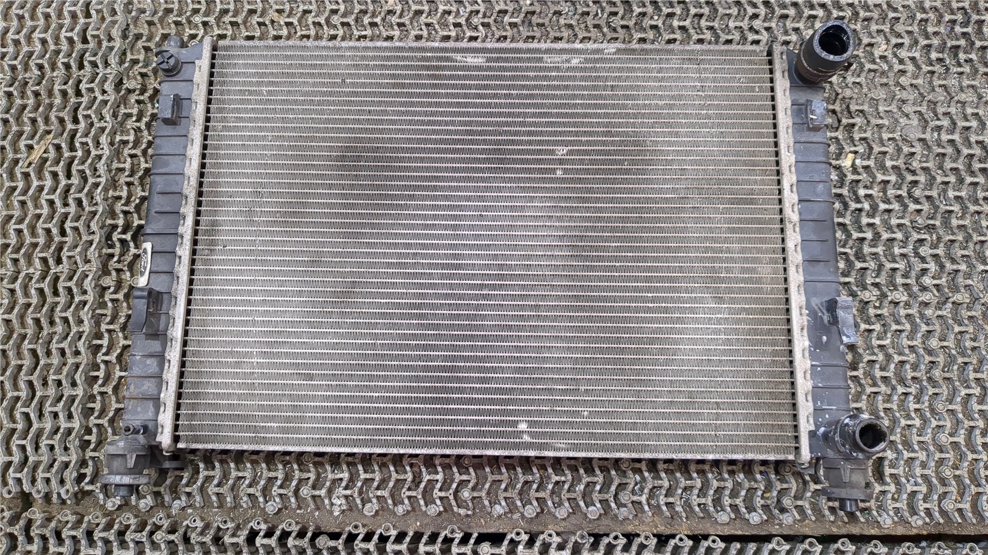 Радиатор охлаждения двигателя основной