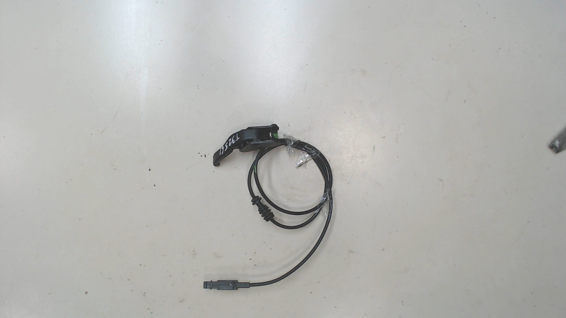 Ручка открывания капота