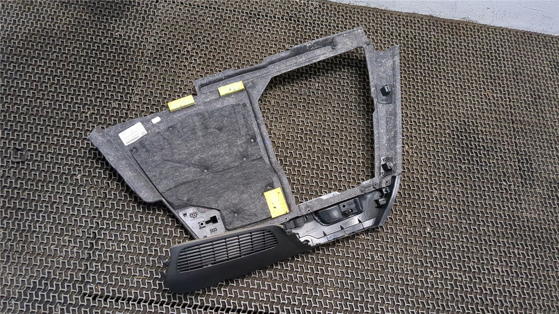 Обшивка багажника