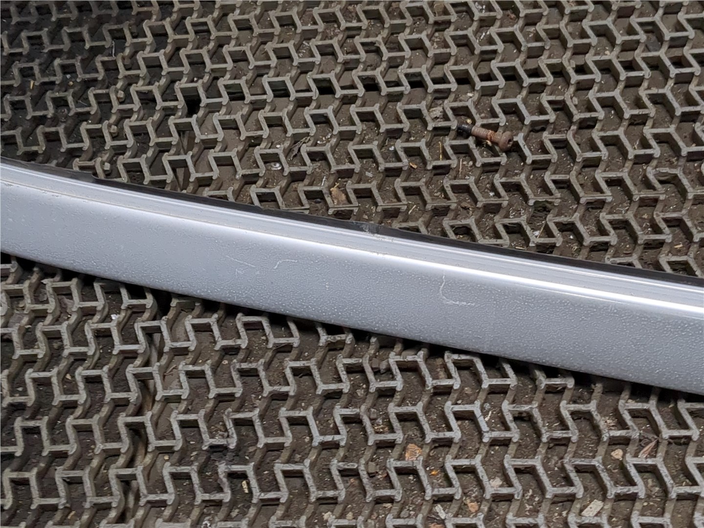 Рейлинг (релинг) левый (планка на крышу)