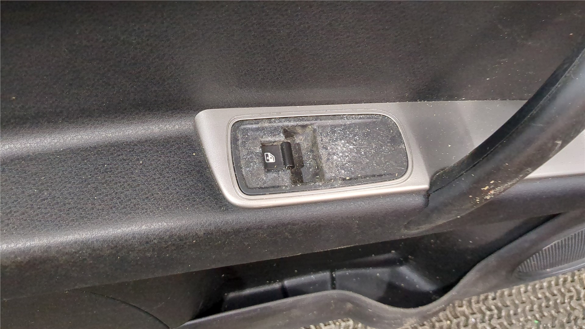 Дверь передняя левая