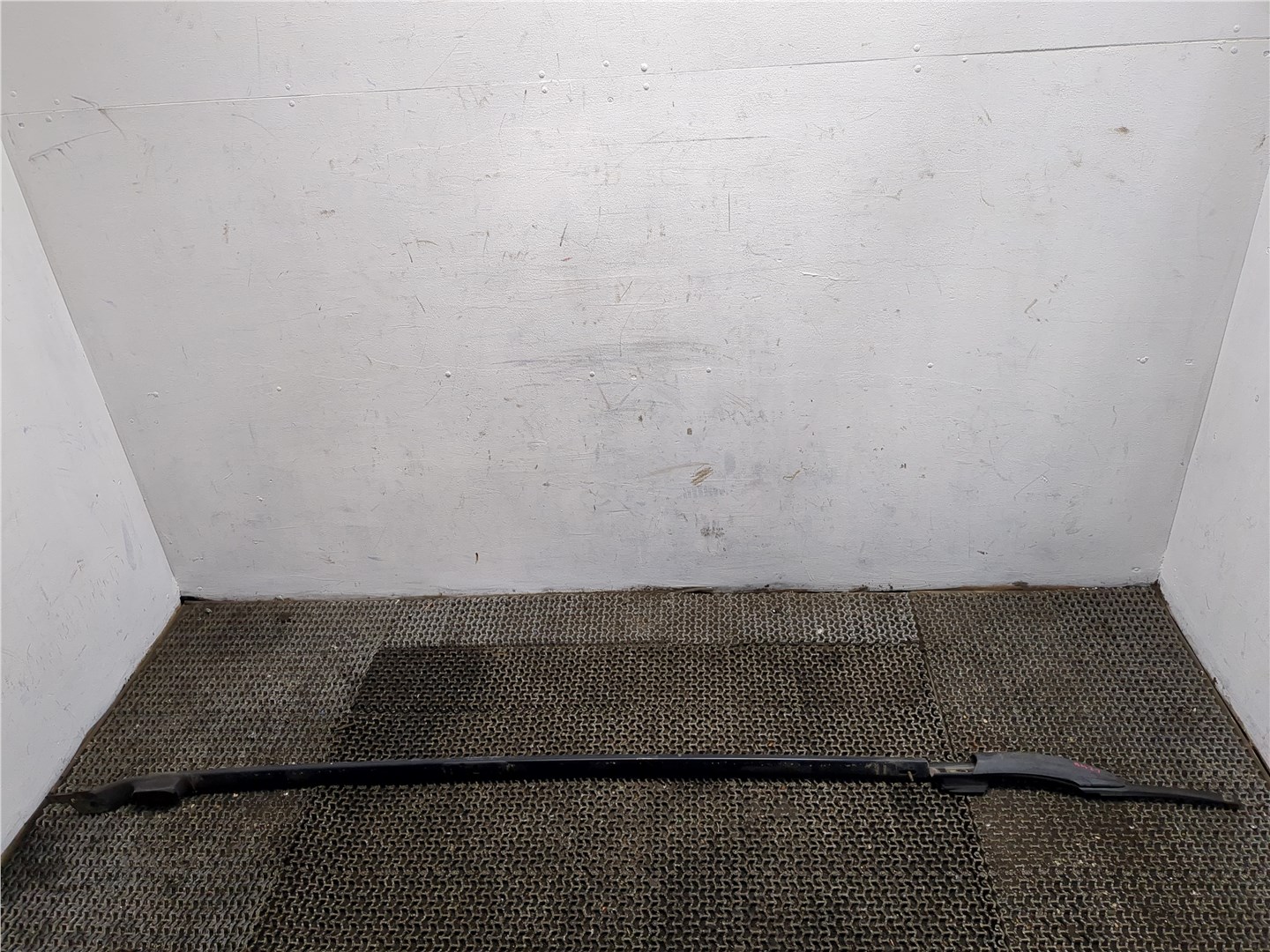 Рейлинг (релинг) правый (планка на крышу)