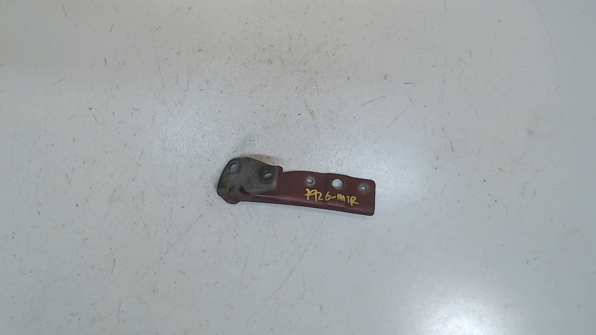 Петля капота левая