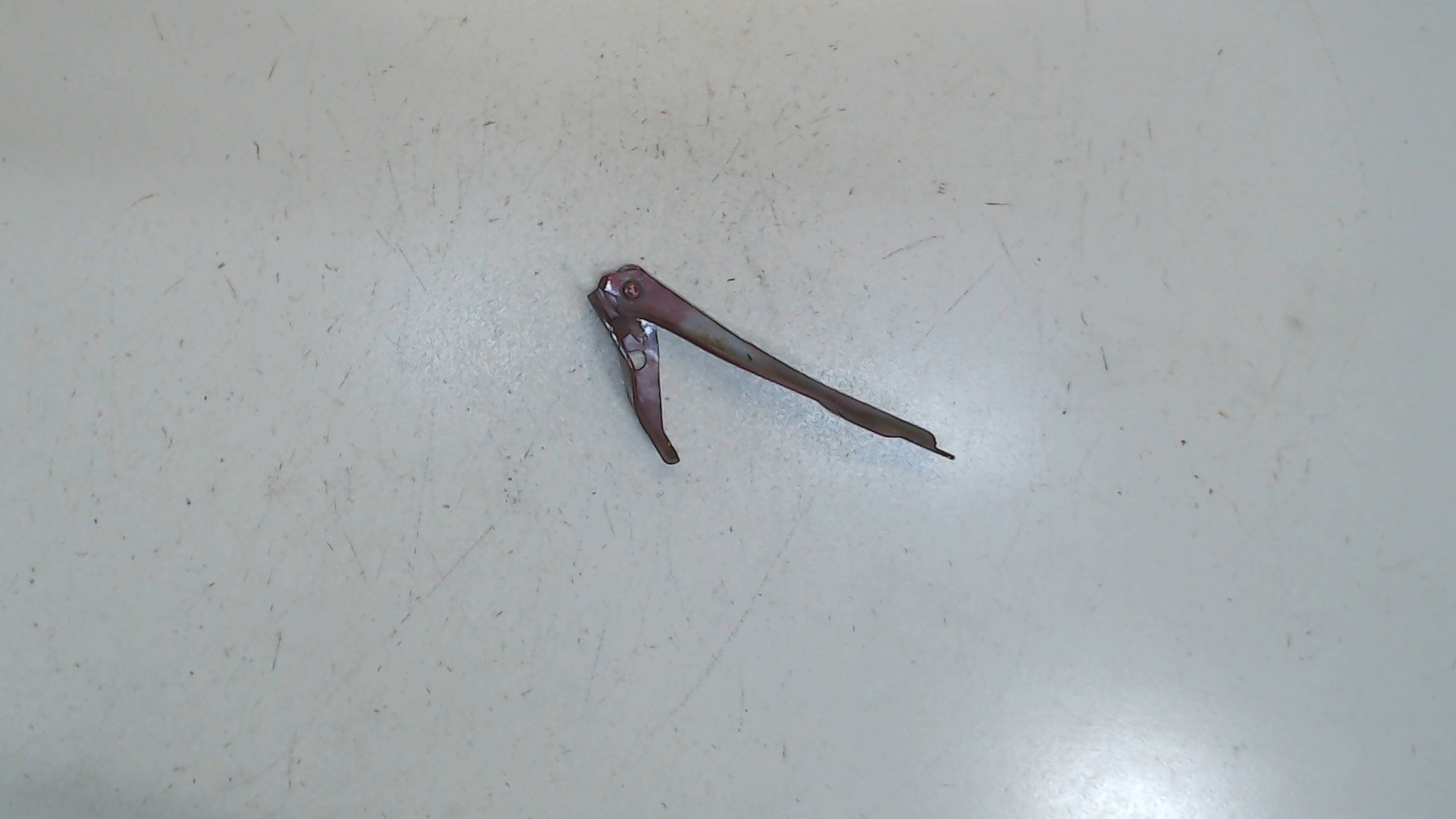 Петля капота левая