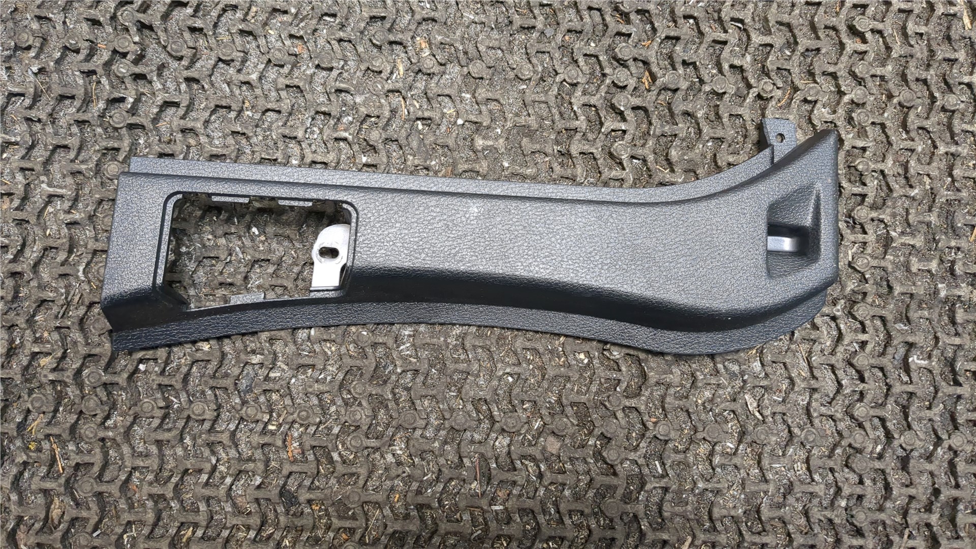 Обшивка багажника