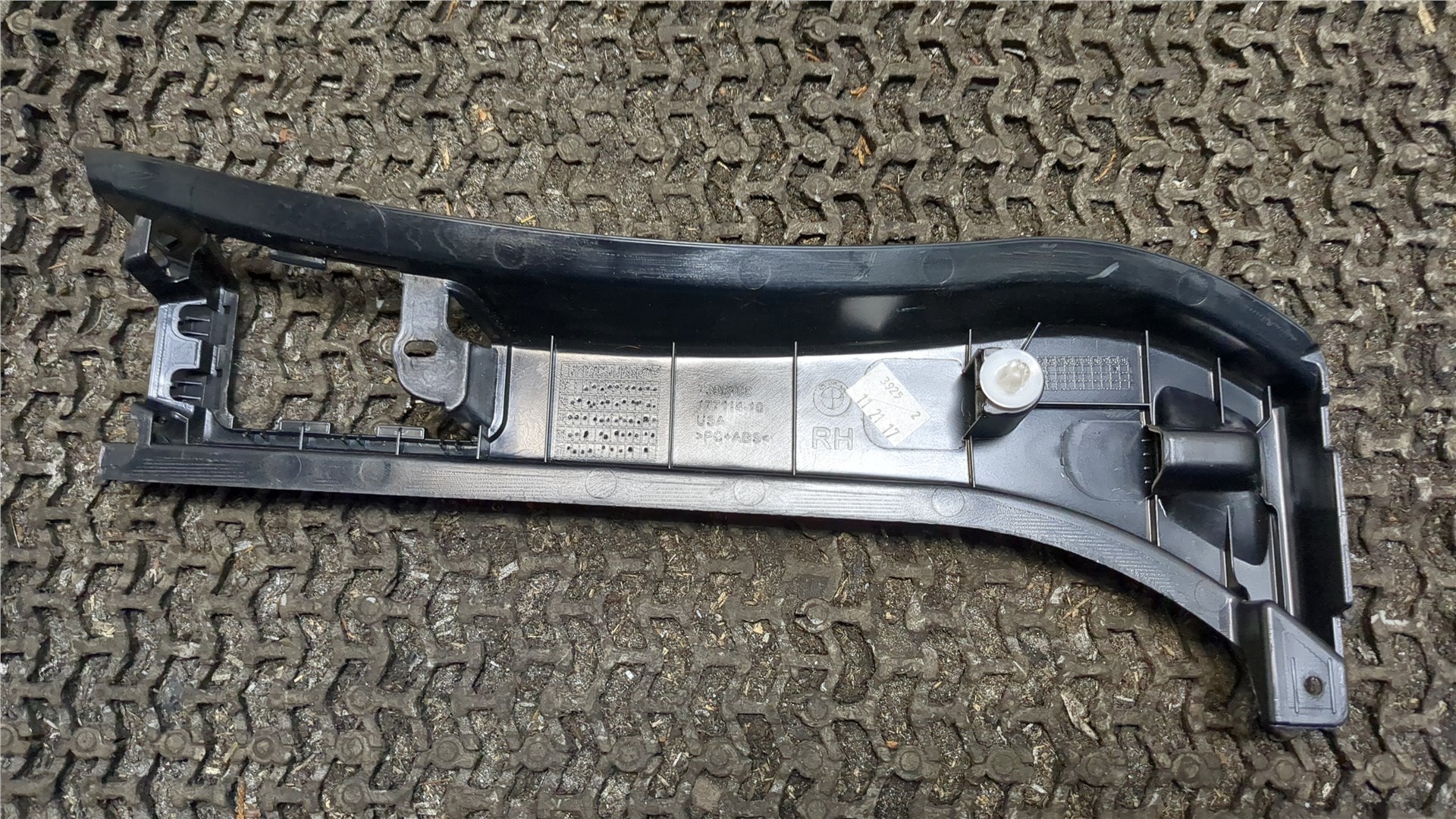 Обшивка багажника