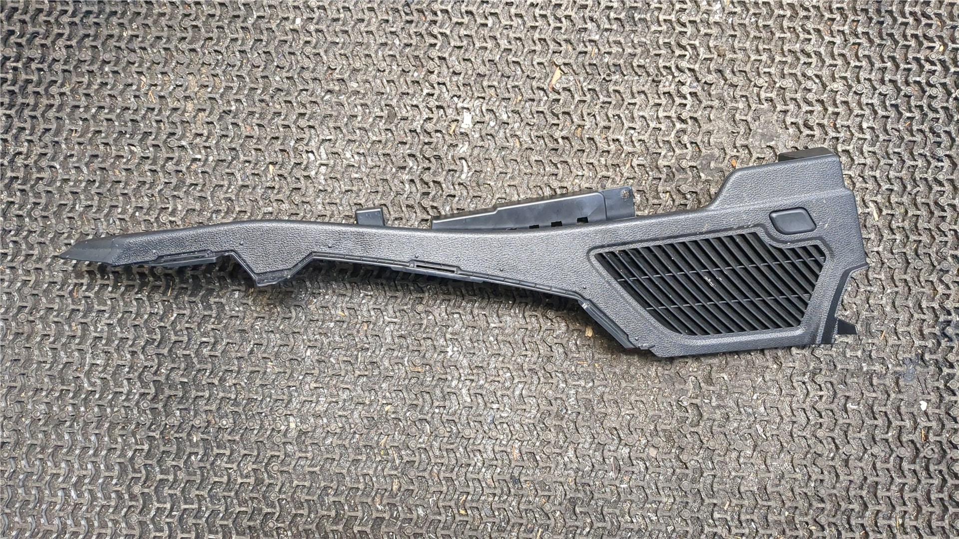 Обшивка багажника