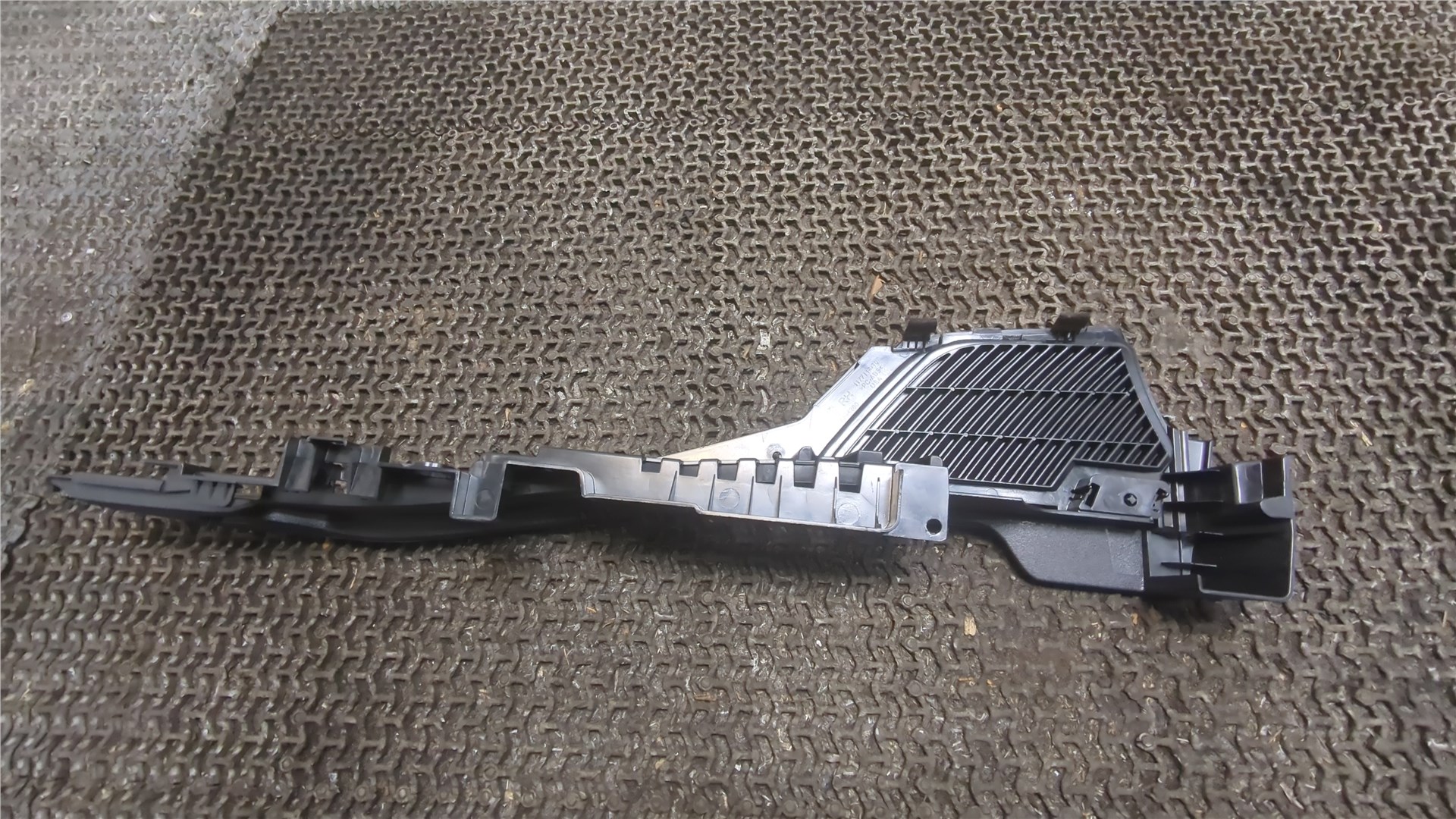 Обшивка багажника