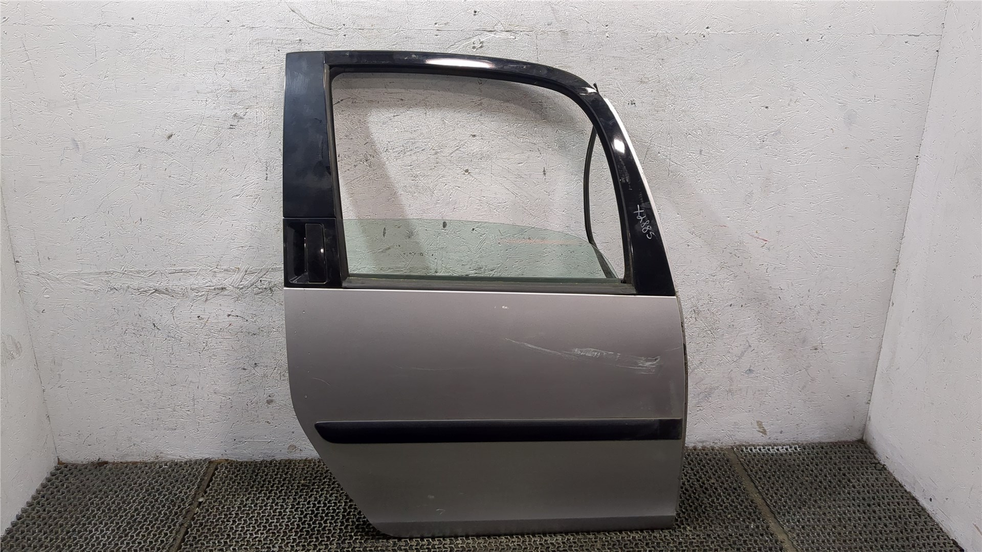 Дверь задняя правая