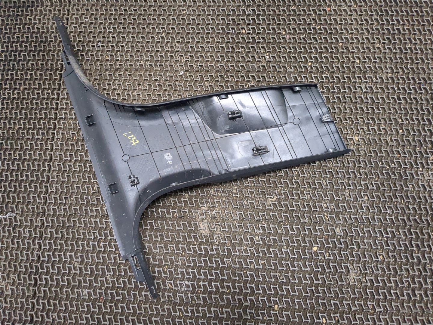 Обшивка стойки