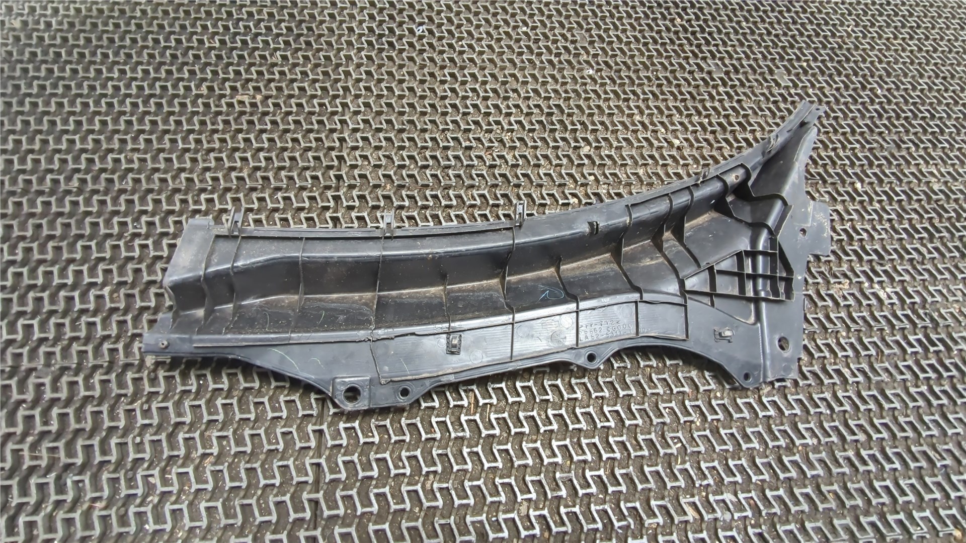 Решетка стеклоочистителей (Жабо)