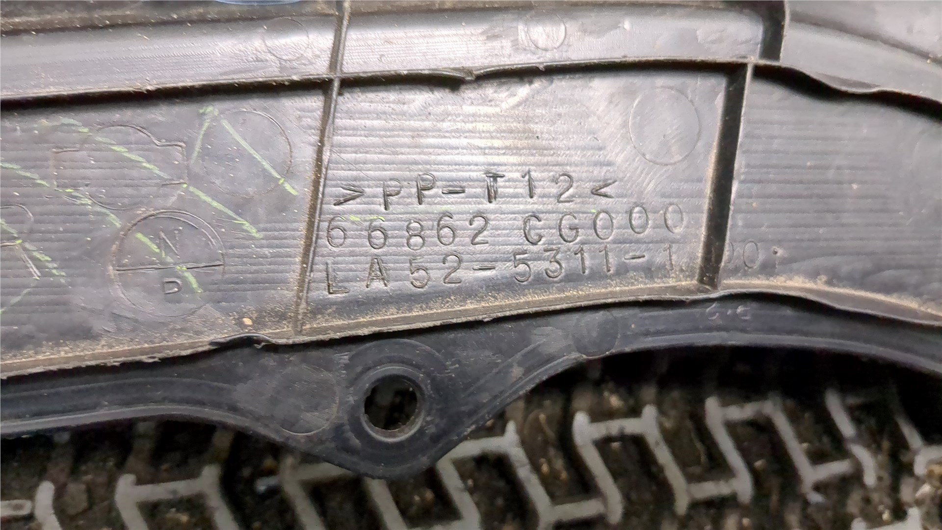 Решетка стеклоочистителей (Жабо)