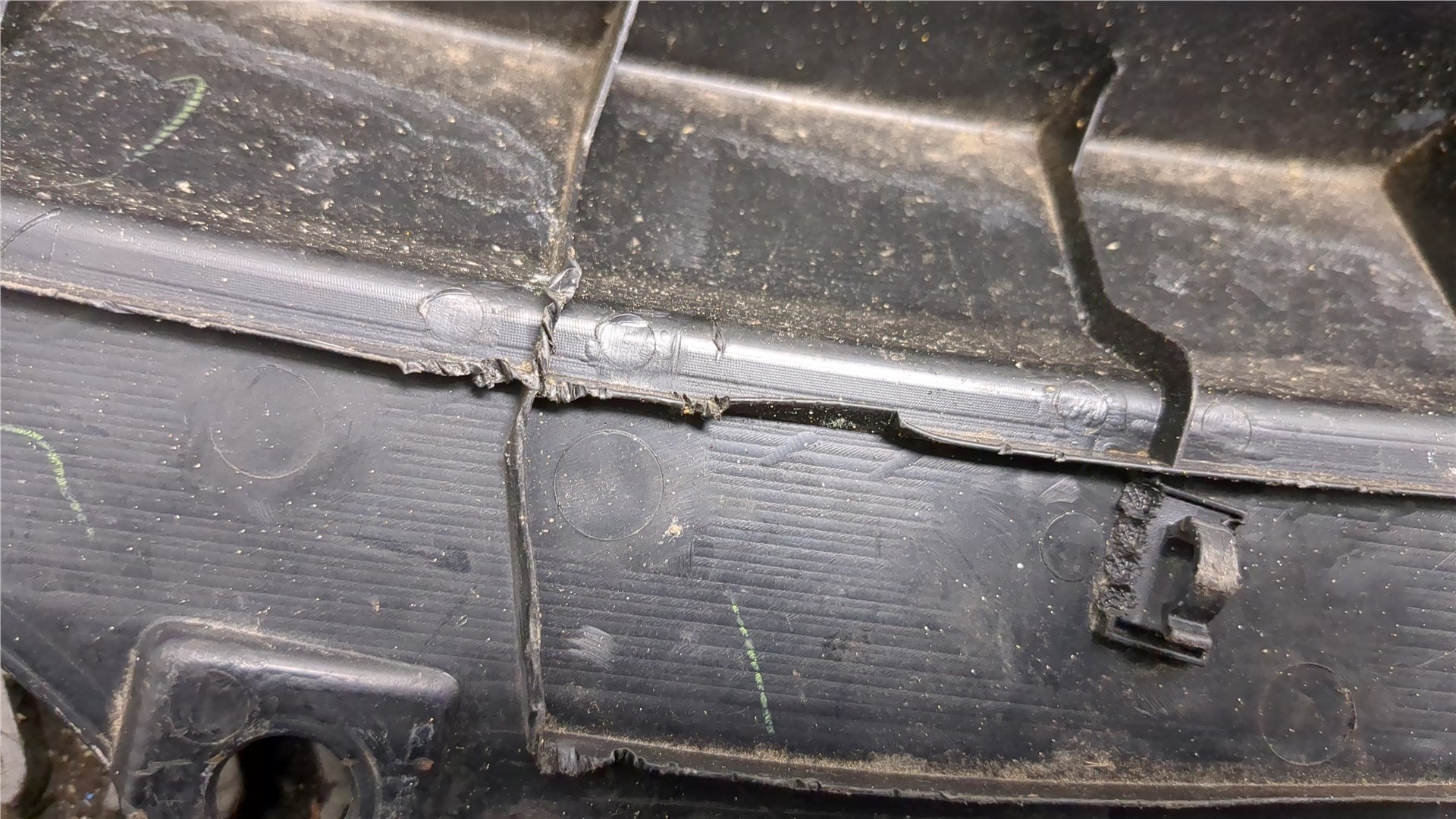 Решетка стеклоочистителей (Жабо)