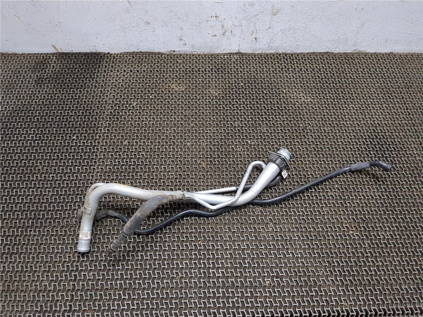 Горловина топливного бака