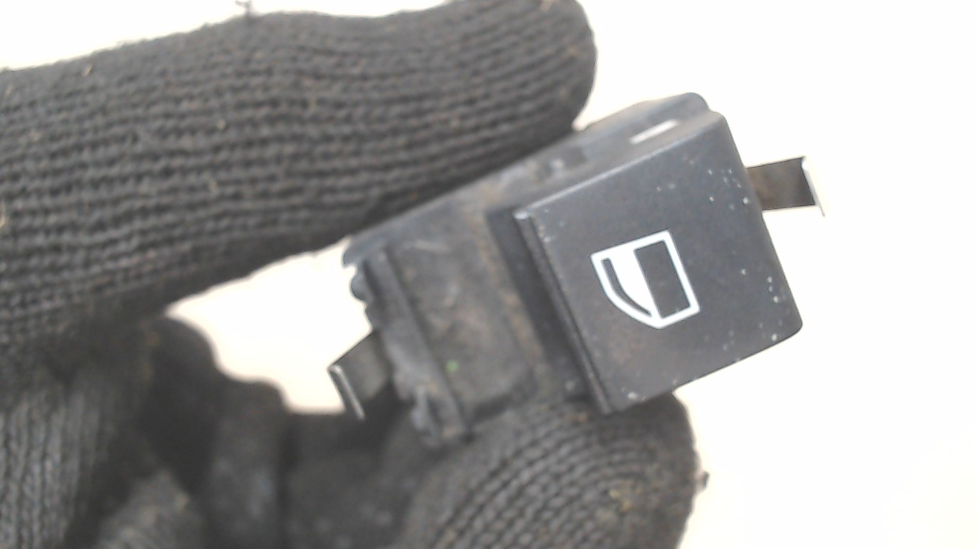 Кнопка стеклоподъемника