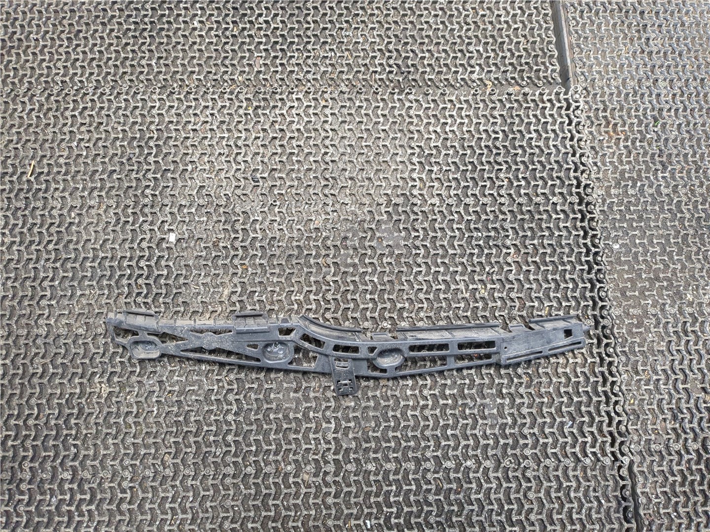 Кронштейн заднего бампера левый