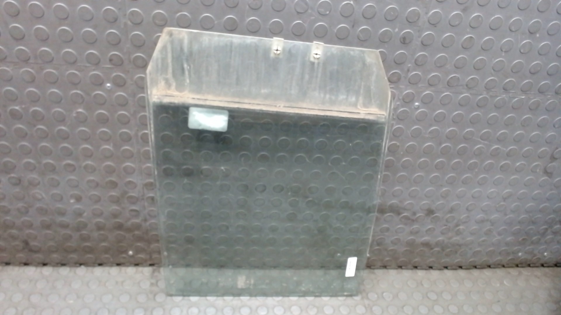 Стекло двери задней правой