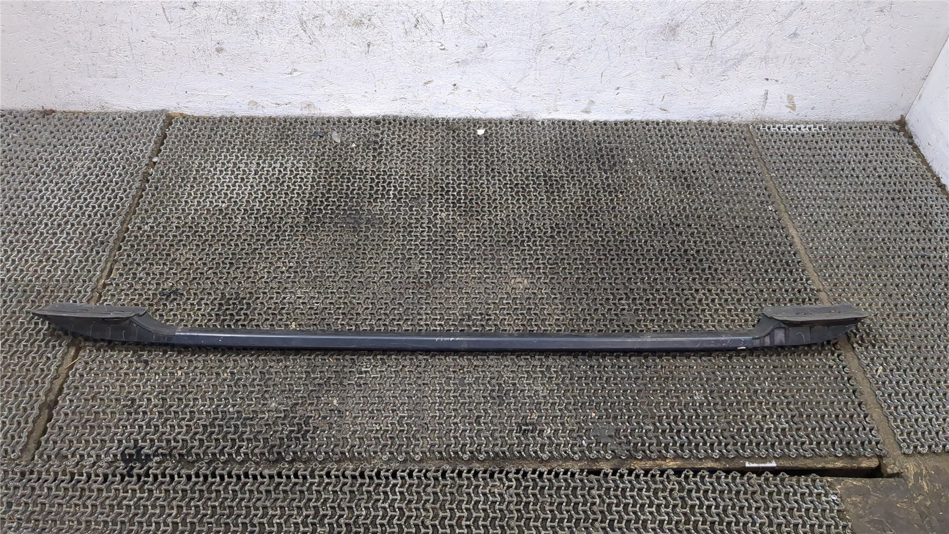 Рейлинг (релинг) левый (планка на крышу)