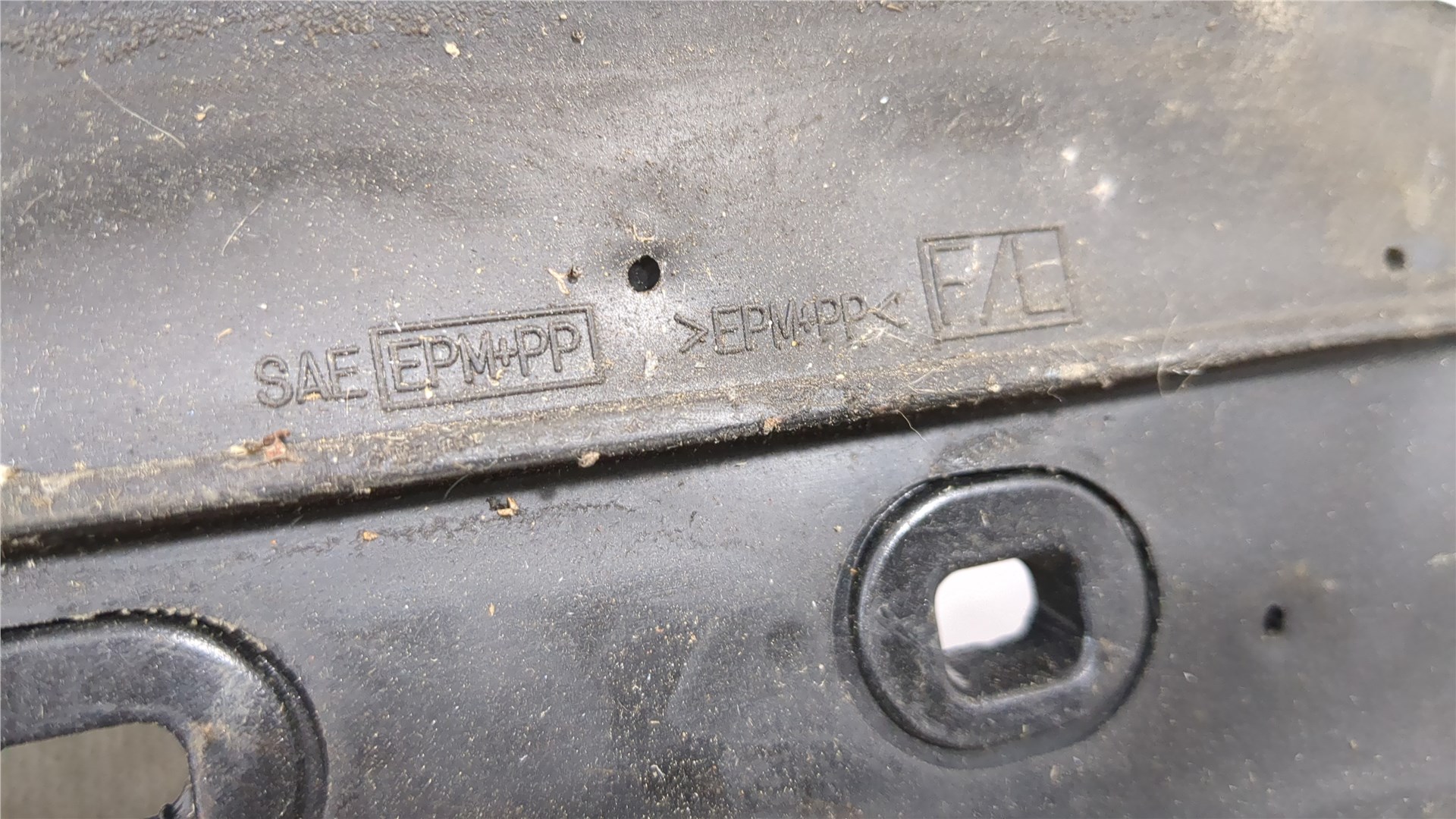 Рейлинг (релинг) левый (планка на крышу)