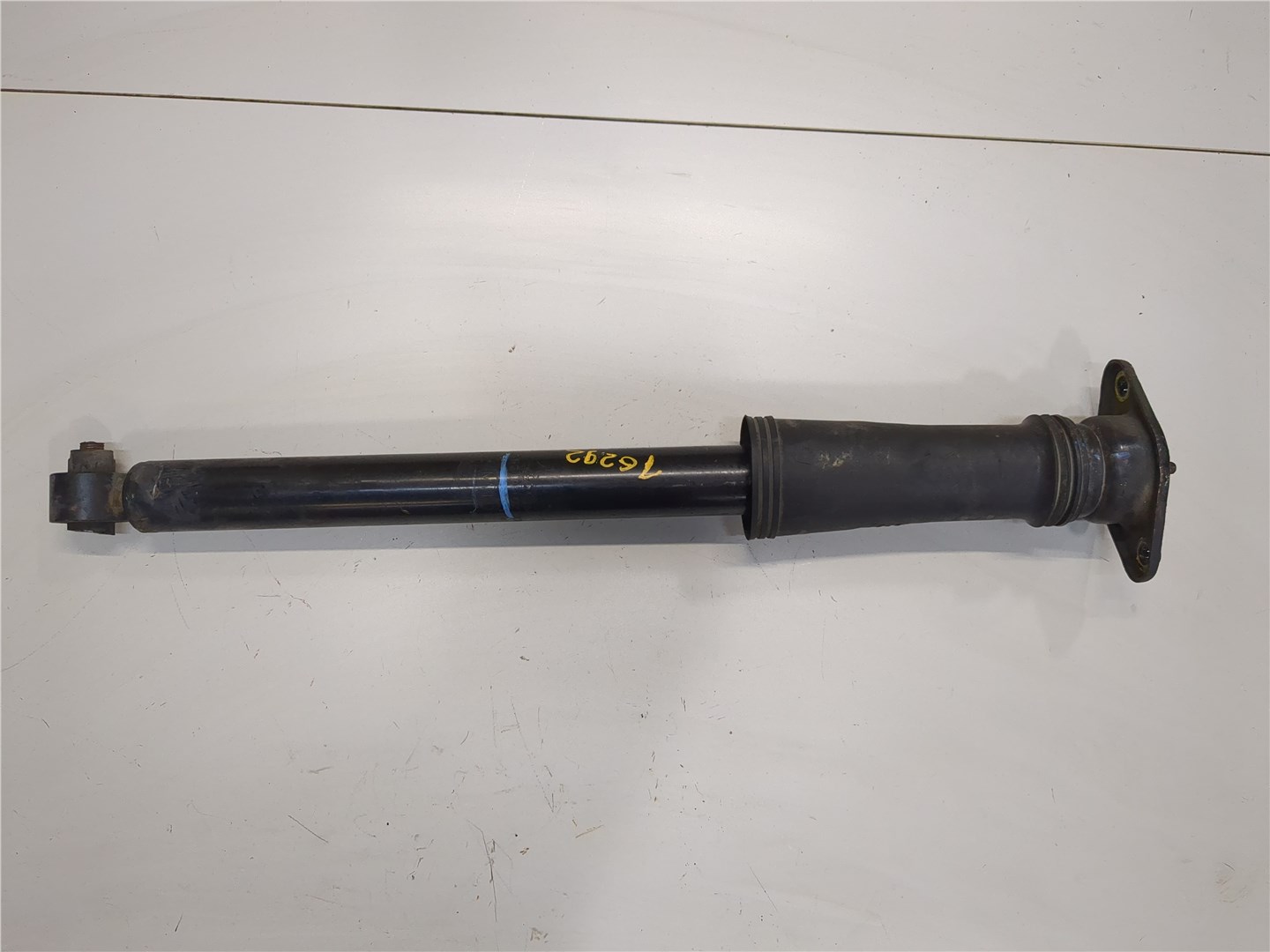 Амортизатор задний (стойка)